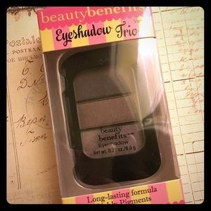 Beauty benefits eyeshadow NIB